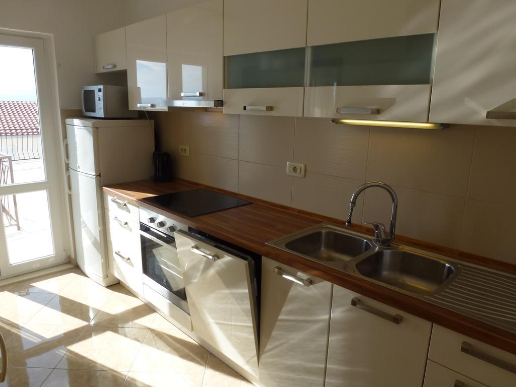 Apartments Tony Stanici - オミシュ エクステリア 写真